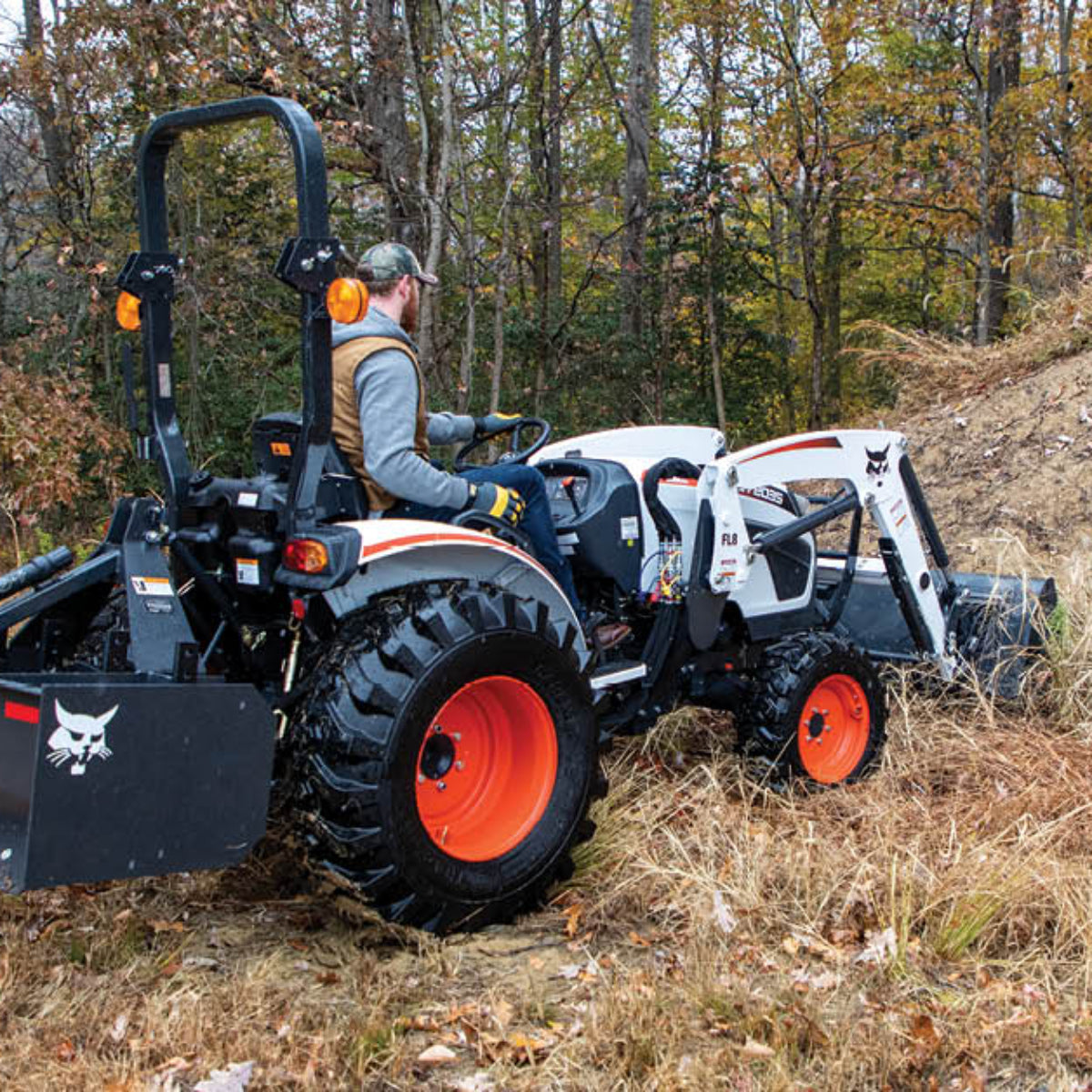 Bobcat_CT2035_Compact_Tractor_Working_Image_8