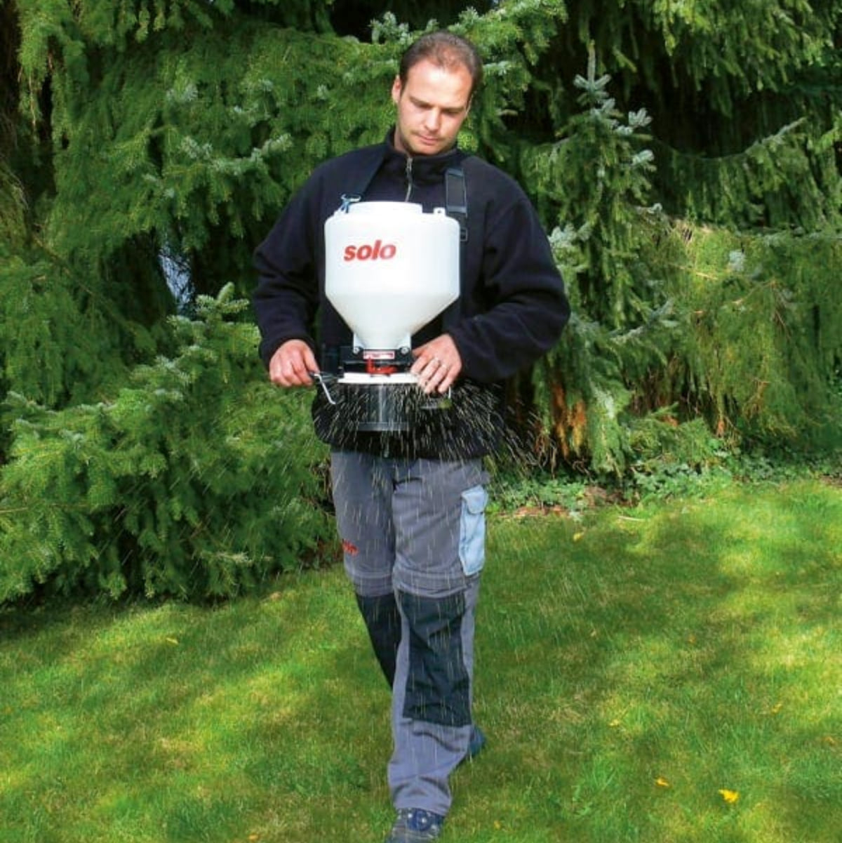 SU421FertiliserSpreaderDemo
